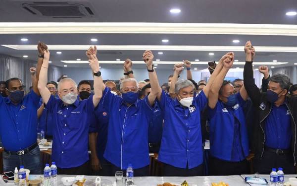 Pemimpin tertinggi BN meraikan kemenangan parti tu dalam Pilihan Raya Negeri (PRN) Johor apabila menang 29 daripada 56 kerusi DUN, malam ini.