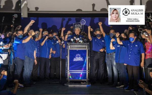 Pengerusi Barisan Nasional (BN), Datuk Seri Dr Ahmad Zahid Hamidi bersama kepimpinan BN meraikan kemenangan pada Pilihan Raya Negeri (PRN) di Command Center BN di Johor Bahru pada Sabtu.