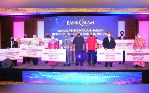 Para pemenang utama kempen Hari Guru 2021 menerima hadiah RM10,000 setiap satu kumpulan.