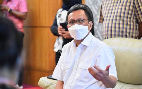 Mohd Shafie ketika sidang akhbar di Lapangan Terbang Antarabangsa Kota Kinabalu, Kota Kinabalu pada Selasa.