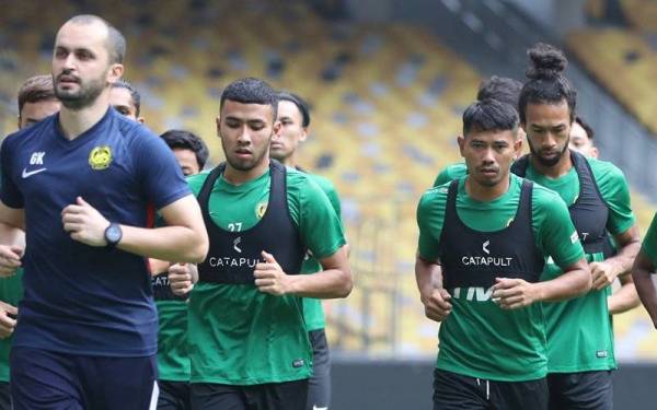 Safiq ketika menjalani latihan bersama pemain Harimau Malaya lain. -Foto: FB FAM