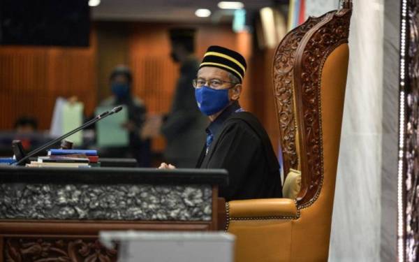 Azhar Azizan ketika mengendalikan Mesyuarat Pertama Penggal Kelima, Parlimen ke-14 di Bangunan Parlimen pada Khamis. - Foto Bernama