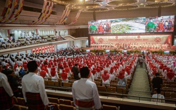 Perhimpunan UMNO kali ini disertai 5,571 perwakilan dengan SOP ketat termasuk pematuhan pemakaian pelitup muka serta penjarakan fizikal. - Foto Bernama