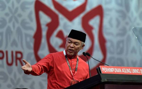 Ahmad Zahid ketika menyampaikan ucapan dasar pada Perhimpunan Agung UMNO (PAU) 2021 di WTCKL) pada Jumaat. - Foto Bernama