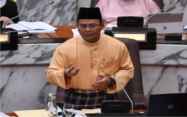 Amirudin ketika ketika membentangkan RUU berkenaan pada Mesyuarat Pertama Penggal Kelima Dewan Undangan Negeri (DUN) Selangor ke-14 di Bangunan Dewan Negeri Selangor, pada Jumaat.- Foto Bernama