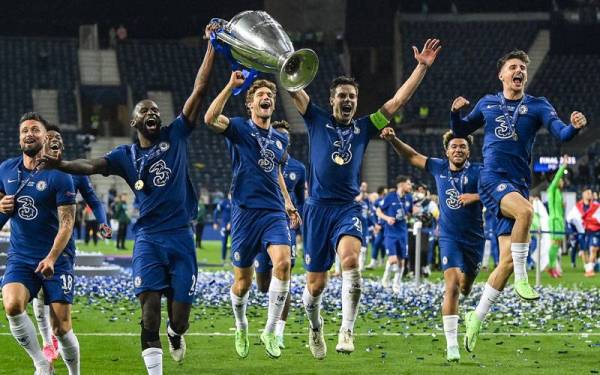 IMBAS KEMBALI... Para pemain Chelsea meraikan menjulang kejuaraan Liga Juara-Juara selepas menewaskan Manchester City di Stadium Dragao, Porto pada 29 Mei 2021. - FOTO: AFP