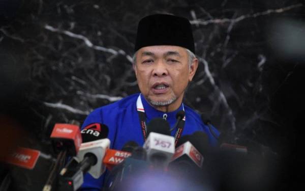 Ahmad Zahid dalam sidang media selepas penangguhan Perhimpunan Agung UMNO (PAU) 2021 di Pusat Dagangan Dunia Kuala Lumpur (WTCKL) pada Sabtu. - Foto Bernama