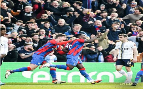 Guehi antara pencetak gol The Eagles ketika berdepan The Toffees pada aksi kelompok lapan terbaik Piala FA di Selhurst Park.