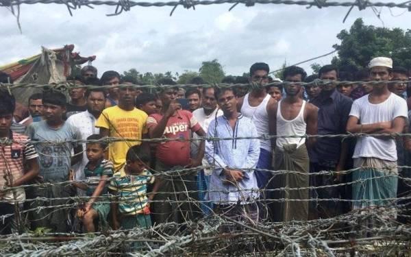 Pelarian Rohingya ditindas dan dibunuh oleh tentera Myanmar pada tahun 2017 di negara itu. - Foto
