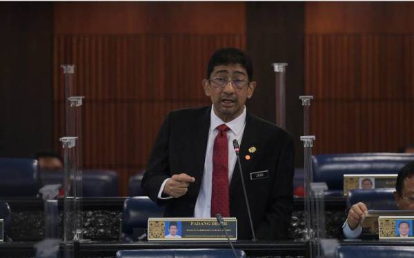 Zahidi menjawab soalan pada sesi Waktu Pertanyaan Menteri sempena Mesyuarat Pertama Penggal Kelima, Parlimen ke-14 di Parlimen pada Isnin. - Foto Bernama 