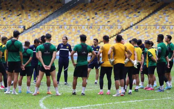 Skuad Harimau Malaya menjalani latihan di Stadium Nasional, Bukit Jalil minggu lalu. -Foto FB FAM