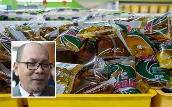 Harga siling runcit minyak masak peket premis jualan seliaan PKPS ditetapkan pada RM2 sekg bermula minggu ini. - Gambar hiasan (Gambar kecil: Izham)