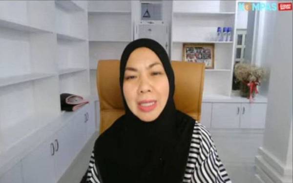 Shahaniza ketika menjadi panel program Kompas Rasuah Busters bertajuk ‘Khianat Amanah Untuk Hidup Mewah’ yang disiarkan di platform Sinar Harian, pada Rabu.