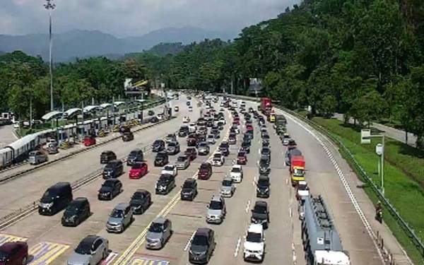 Lebuhraya Pantai Timur (LPT) melaporkan kesesakan di Plaza Tol Gombak menghala ke Kuala Lumpur. Foto: LLM Trafik