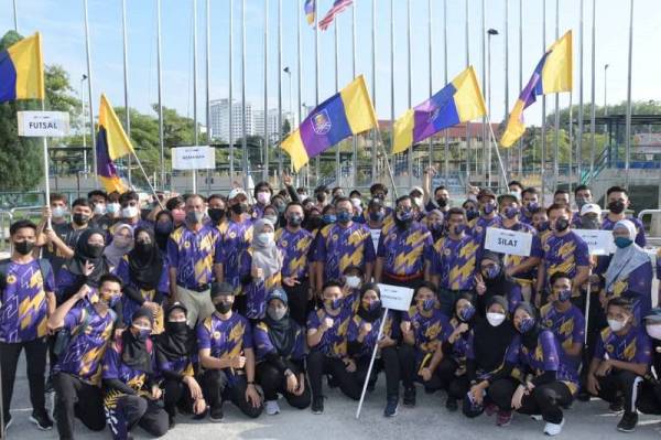 Kontinjen UiTM yang menggalas cabaran pada Karnival Sukan Masum 2022.