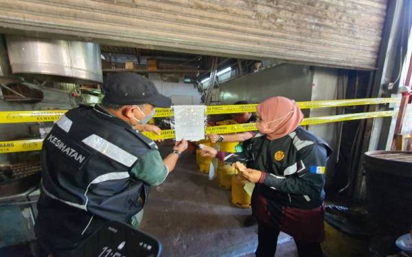 Premis memproses kuih pau dan dim sum di Jalan Raja Uda diarah tutup selepas didapati beroperasi dalam keadaan kotor dan tidak berlesen.