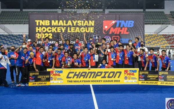 Pemain TNB meraikan kejayaan menjuarai Piala TNB selepas menewaskan THT dalam aksi final di Stadium Hoki Nasional Bukit Jalil pada Khamis. - Foto FB Malaysian Hockey Confederation