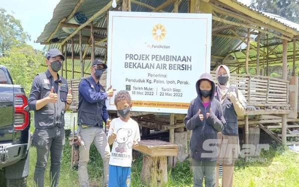 Penduduk gembira dengan usaha MyFundAction yang berjaya menyediakan bekalan air bersih kepada penduduk di Kampung Palas.