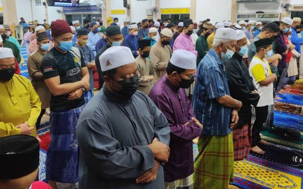 Syukur Dapat Tunai Solat Tarawih Secara Rapat Saf Sinar Harian