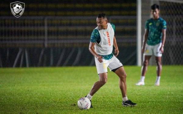 Syazwan mengikuti sesi latihan pertama Sang Kenari pada bulan Ramadan di Stadium Darul Aman FC. - Foto KDA FC