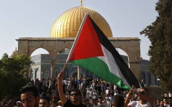 Israel melarang lelaki Palestin berumur antara 12 dan 40 tahun daripada memasuki Masjid al-Aqsa untuk menunaikan solat Jumaat ketika Ramadan. - Foto Mahmoud Illean/AP