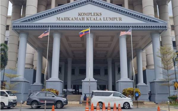 Seorang pengurus kedai makan mengaku tidak bersalah di Mahkamah Majistret, pada Rabu atas pertuduhan memandu di bawah pengaruh alkohol sehingga menyebabkan kematian seorang penunggang motosikal, lebih tiga minggu lalu. - Gambar hiasan 