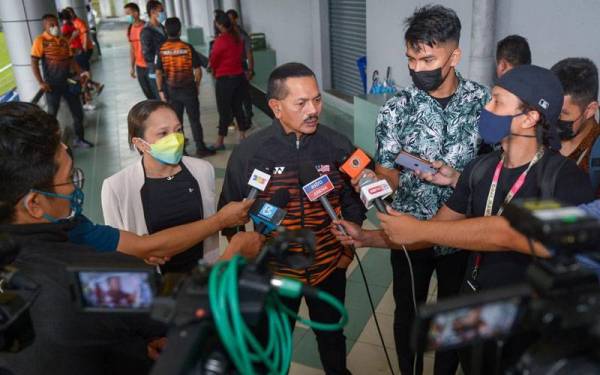 Nur Azmi ditemui media selepas mengadakan lawatan dan perjumpaan bersama atlet serta jurulatih e-sukan dan olahraga di MSN Bukit Jalil.