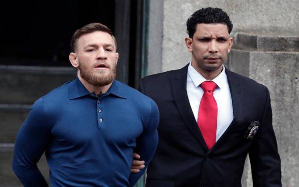 McGregor (kiri), ditahan atas enam pertuduhan di Dublin, Ireland. - foto The Associtated Press