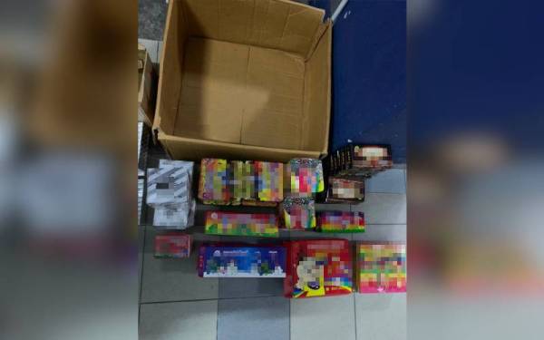 Pelbagai jenis mercun dirampas daripada seorang lelaki berusia 24 tahun di Kampung Peringat, Kota Bharu, pada Sabtu.