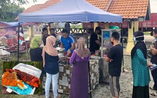 Antara pelanggan yang mengunjungi gerai Mohd Zulhisyam di Kampung Banggol Tuan Muda, Manir.