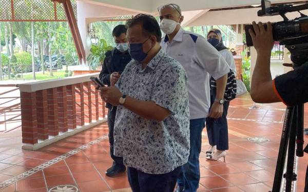 Menteri Perdagangan Dalam Negeri dan Hal Ehwal Pengguna, Datuk Seri Alexander Nanta Linggi hadir bagi mengikuti taklimat khas mengenai Rang Undang-Undang (RUU) Perlembagaan (Pindaan) 2022.