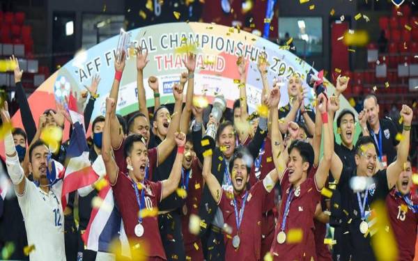 Pemain Thailand meraikan kejayaan menjuarai Kejuaraan Futsal AFF 2022 selepas menewaskan Indonesia pada perlawanan akhir. FOTO: Changsuek