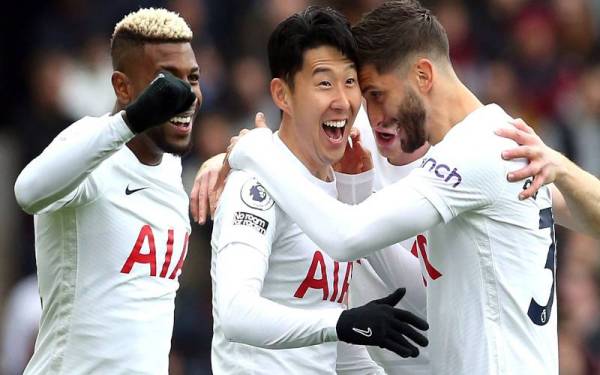 Heung-min meraikan jaringannya bersama rakan-rakan sepasukan. - Foto Skysports