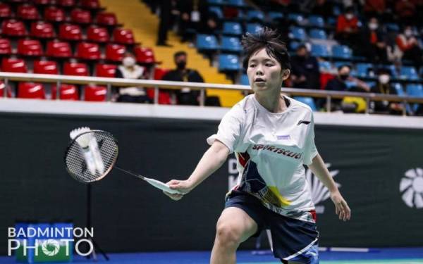 Aksi Jin Wei ketika menewaskan Phittayaporn di pusingan ke-32 kejohanan Korean Masters.