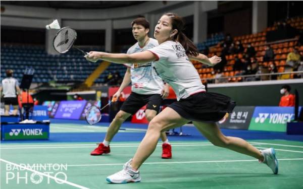 Antara aksi Soon Huat-Shevon Lai ketika menentang Wang Chan-Kyung-Eun di Kejohanan Korean Masters sebentar tadi.