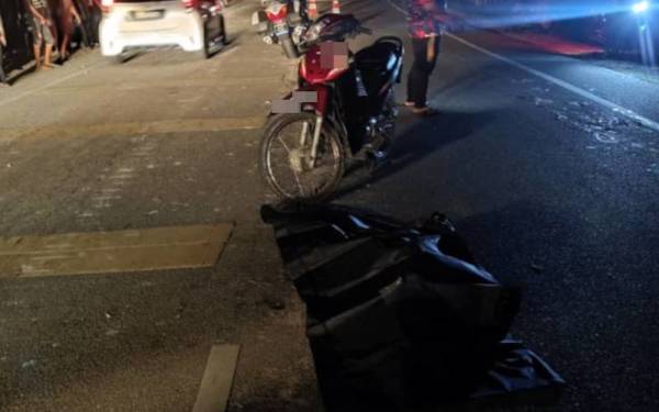 Seorang remaja maut selepas motosikal ditunggangnya dirempuh dari arah belakang oleh sebuah motosikal dalam kejadian di Kampung Pasir Ara, Bukit Marak Kota Bharu pada Selasa. - Foto PDRM