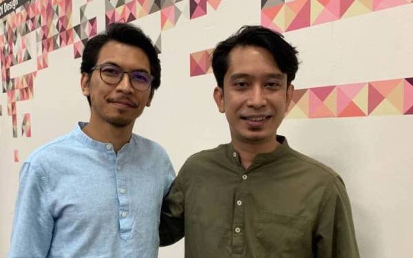 Adam (kanan) bergambar bersama Exco AMK Perak, Muhammad Kamil Abdul Munim yang akan bergandingan dengannya pada Pemilihan kali ini dan bertanding jawatan Timbalan Ketua AMK ketika ditemui Sinar Harian, di sini, pada Rabu.