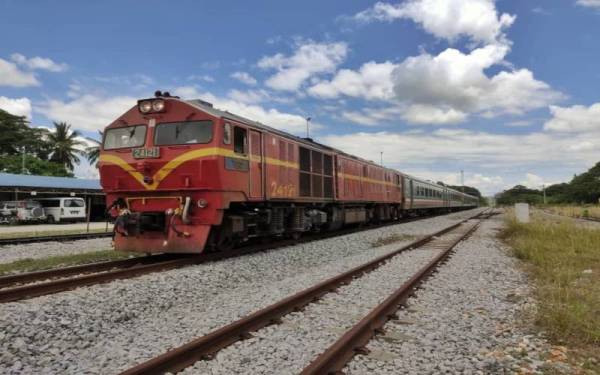 Tren Ekspres Khas Keluarga Malaysia akan berlepas pada 29 April ini, pada jam 11 malam dari Stesen KL Sentral dan akan berhenti di 17 stesen seperti Bandar Tasik Selatan, Kajang, Nilai, Seremban, Pulau Sebang, Mentakab, Jerantut, Gua Musang, Pasir Mas dan Tumpat.