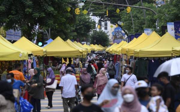 Memasuki pertengahan Ramadan, suasana meriah untuk meraikan kedatangan Hari Raya sudah mula terasa. - Foto hiasan