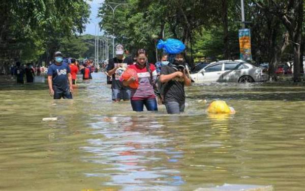 Banjir besar yang melanda Selangor pada Disember lalu masih memberi kesan kepada mangsa terlibat. - Gambar hiasan