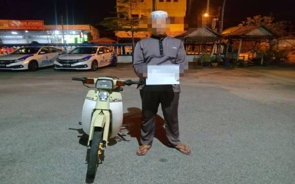 Tindakan seorang lelaki melakukan aksi ‘willy’ semasa menunggang motosikal membawa padah apabila ditahan polis di Jalan Pangkal Kala-Gelang Mas berhampiran Kampung Bechah Semak, Pasir Mas pada Jumaat.