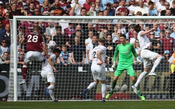 Soucek antara penyumbang gol West Ham United ketika berdepan Burnley.