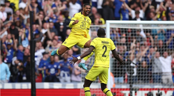 Ruben Loftus-Cheek meraikan gol pendahulu buat Chelsea dalam perlawanan berintensiti tinggi menentang Crystal Palace di Stadium Wembley.