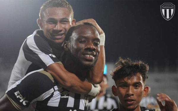 Sherman antara pencetak gol TFC ketika berdepan Sarawak United di Kuching. - Foto Terengganu FC