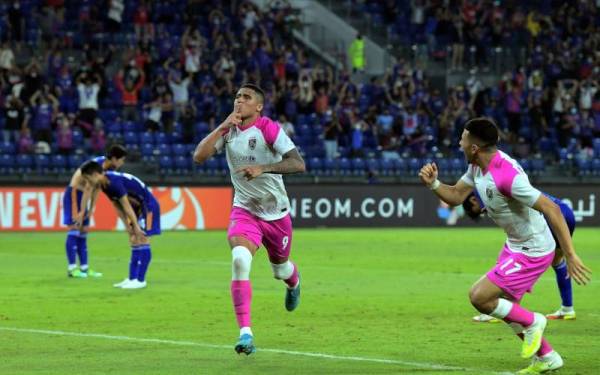 Penyerang sensasi JDT, Bergson Da Silva meraikan gol kemenangan jaringannya ketika menentang Ulsan Hyundai pada perlawanan Kumpulan I Liga Juara-Juara Asia (ACL) di Stadium Sultan Ibrahim pada Isnin.