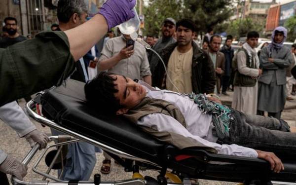 Enam maut manakala 11 lagi cedera dalam insiden letupan berkembar di kawasan Dasht-e-Barchi, di Kabul, Afghanistan pada Selasa. - Foto AFP/ Getty Images