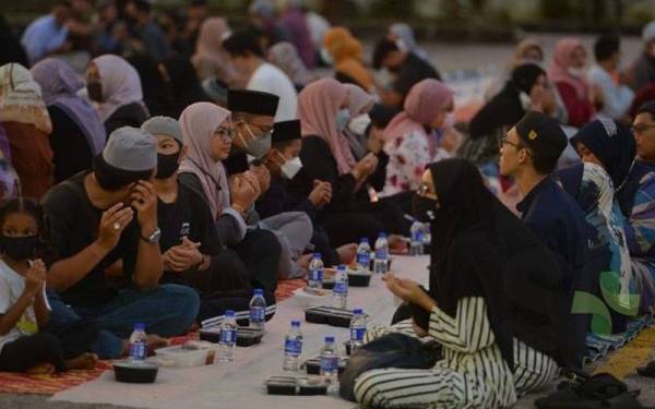 Program Iftar Ala Madinah@Karangkraf yang berlangsung sejak 4 April lalu ternyata mendapat sambutan sangat menggalakkan.