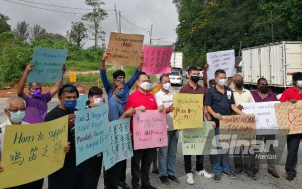 Penduduk desak projek naik taraf Jalan Perindustrian Rawang disegerakan.