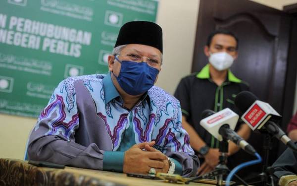 Annuar pada sidang media selepas melakukan kunjungan hormat terhadap Mursyidul Am Pas, Datuk Hashim Jasin di Kompleks Pas Negeri Perlis pada Sabtu.