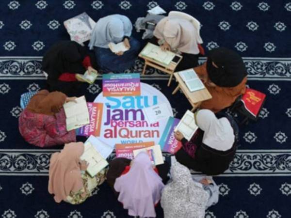 Program World #QuranHour dengan tema ‘Dunia Bersujud’, yang akan bersiaran secara langsung di lokasi perdana, Studio TV Alhijrah pada Selasa ini.